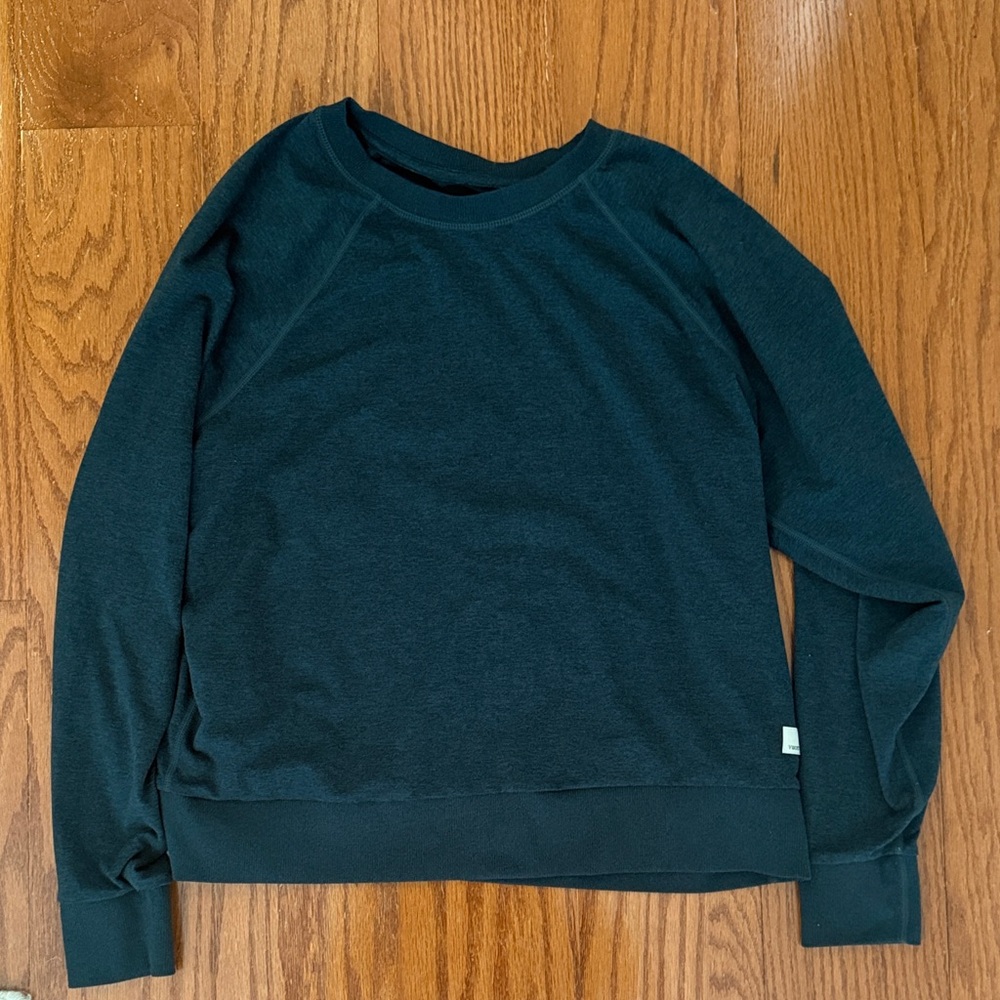 Vuori Women's Long Sleeve Tee in Deep Green